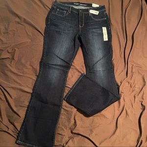 NWT Old Navy Mid Rise Curvy Bootcut Jeans